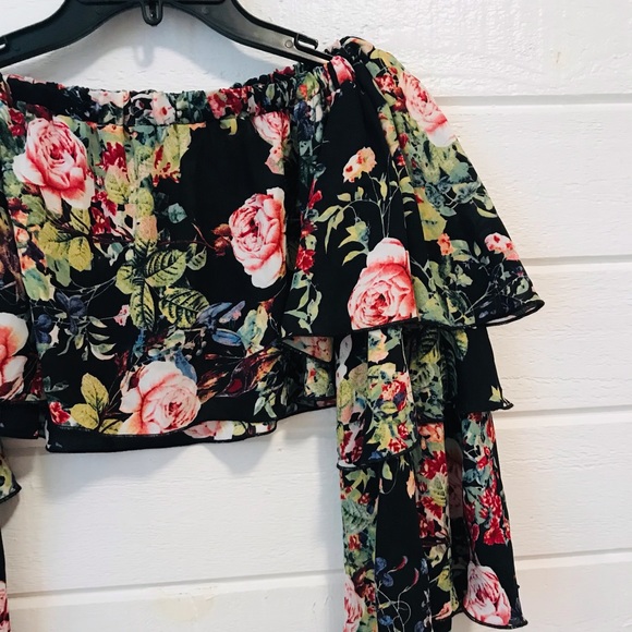 - LF Black Floral Ruffle Crop Top - Picture 7 of 9
